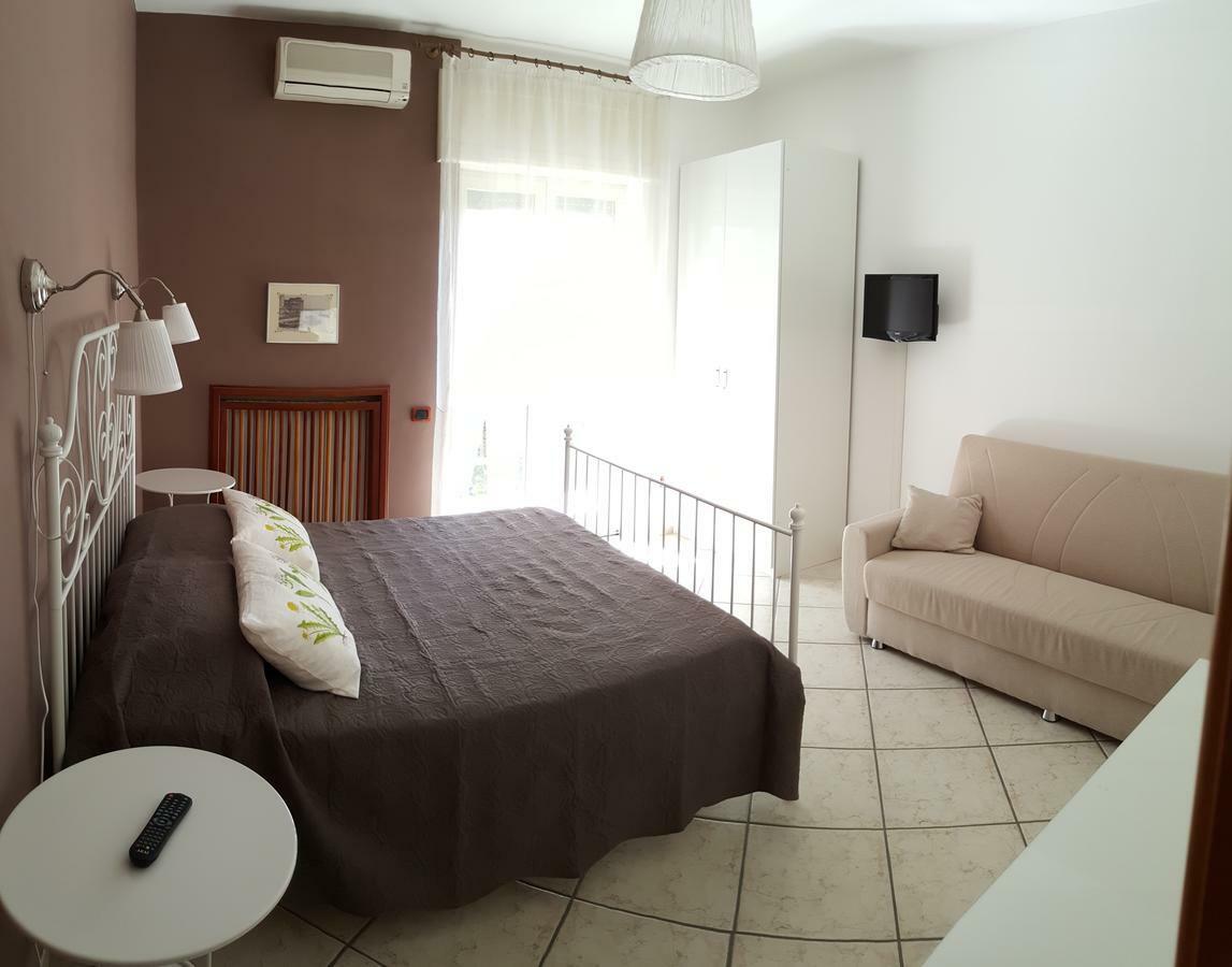 B&B Aminei Metro Napoli Bagian luar foto